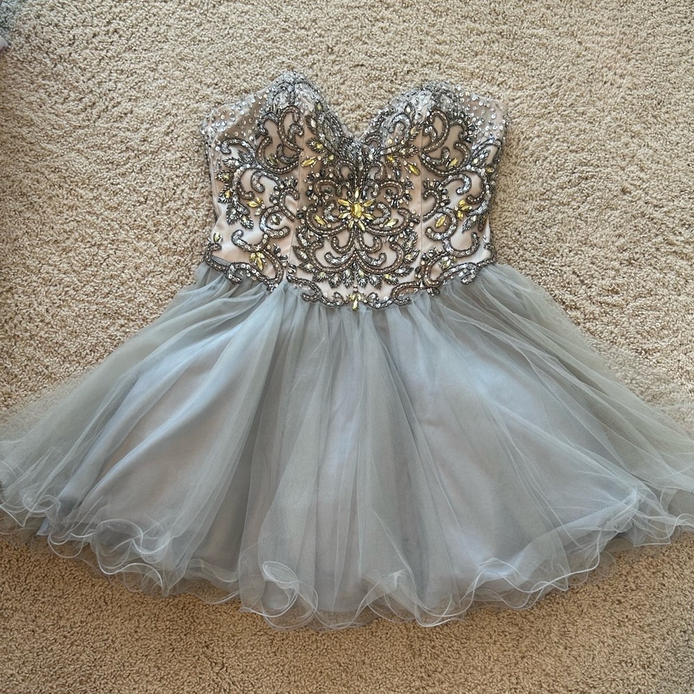Homecoming / prom dress